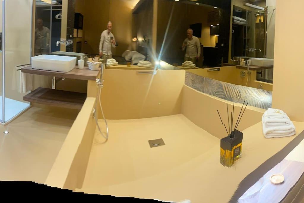 Montesantogroup Suite House Nel Centro Di Napoli Extérieur photo